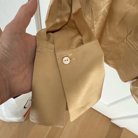 Lafayette 148 New York Gold Button Down Shirt size 8 100% silk $798 retail !!!!! - Picture 4 of 9